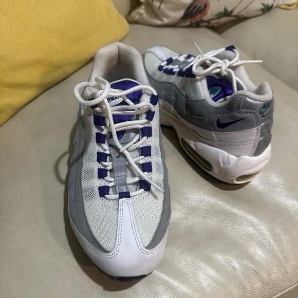 Nike Air Max 95 Classic White Gray Purple Shoes Size 8.5 sneakers elegant - Picture 10 of 11